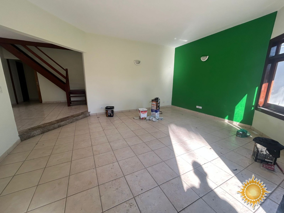 Ótimo sobrado com 5 dormitórios, sendo 3 suites, recém reformado !!!