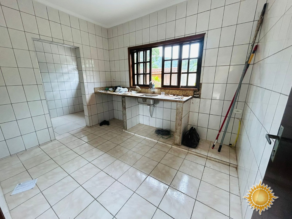 Ótimo sobrado com 5 dormitórios, sendo 3 suites, recém reformado !!!