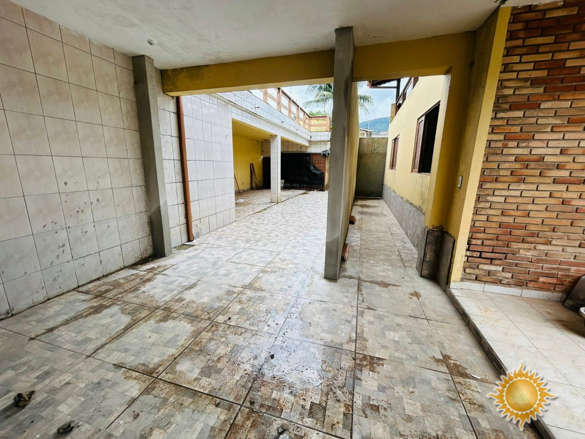 Ótimo sobrado com 5 dormitórios, sendo 3 suites, recém reformado !!!