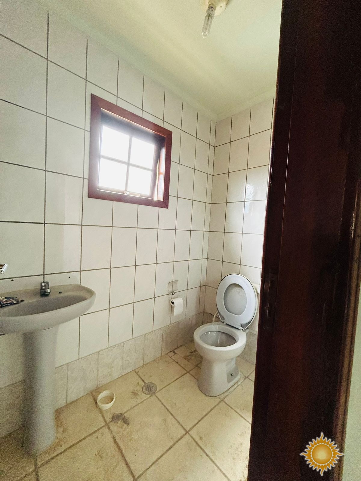 Ótimo sobrado com 5 dormitórios, sendo 3 suites, recém reformado !!!