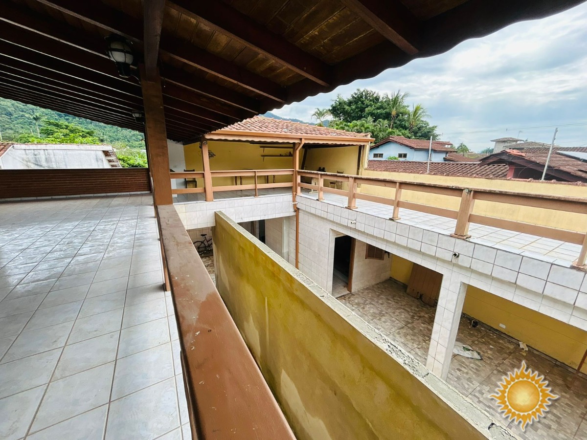 Ótimo sobrado com 5 dormitórios, sendo 3 suites, recém reformado !!!
