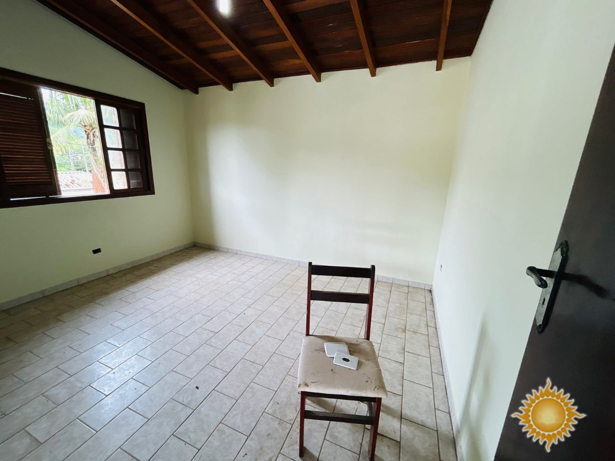 Ótimo sobrado com 5 dormitórios, sendo 3 suites, recém reformado !!!