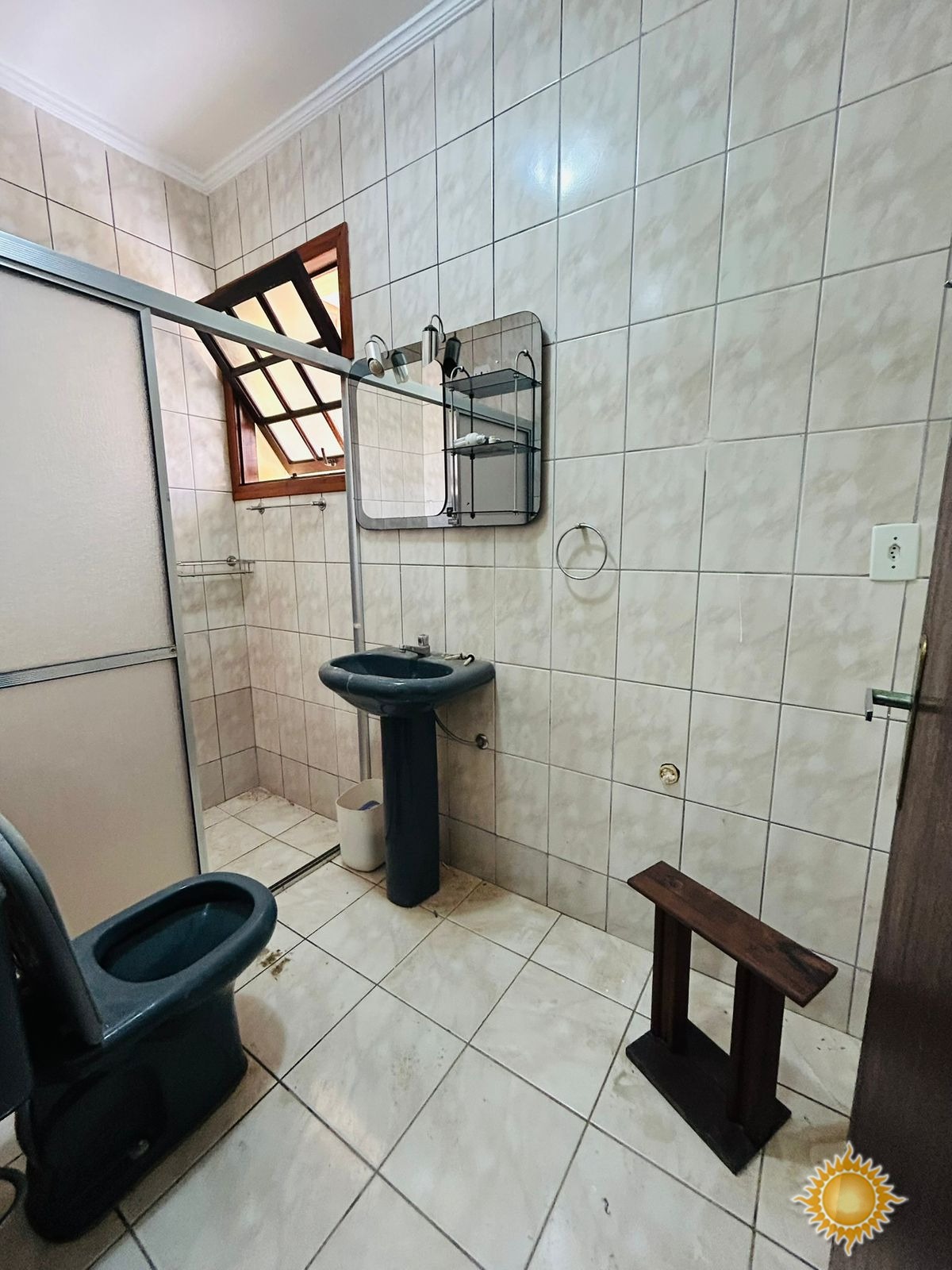 Ótimo sobrado com 5 dormitórios, sendo 3 suites, recém reformado !!!