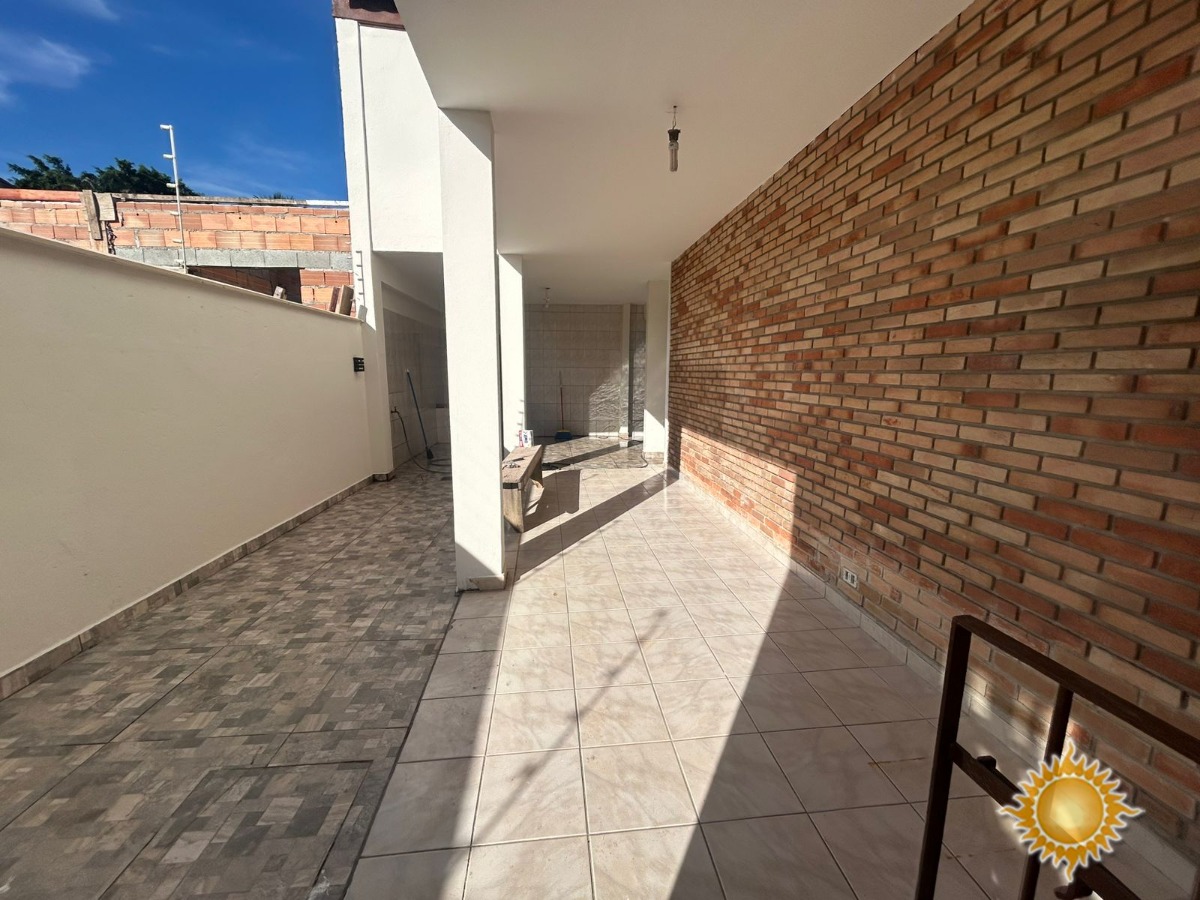 Ótimo sobrado com 5 dormitórios, sendo 3 suites, recém reformado !!!