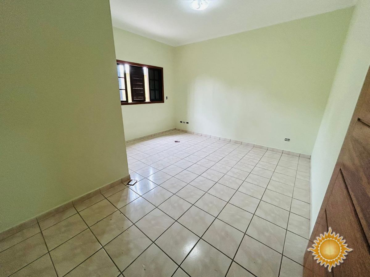 Ótimo sobrado com 5 dormitórios, sendo 3 suites, recém reformado !!!