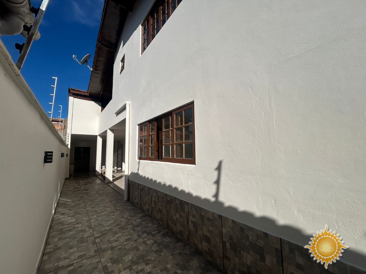 Ótimo sobrado com 5 dormitórios, sendo 3 suites, recém refor