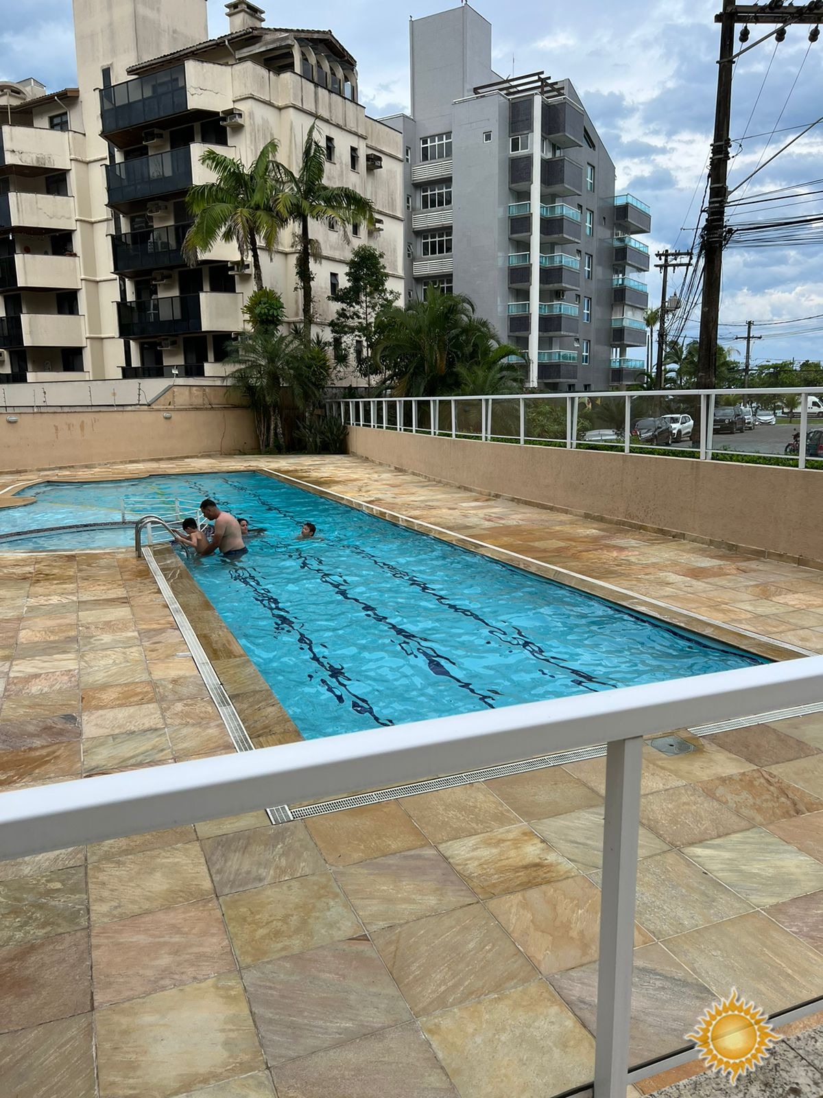 Linda Cobertura com 03 Suítes com Vista Lateral Pro Mar !!!